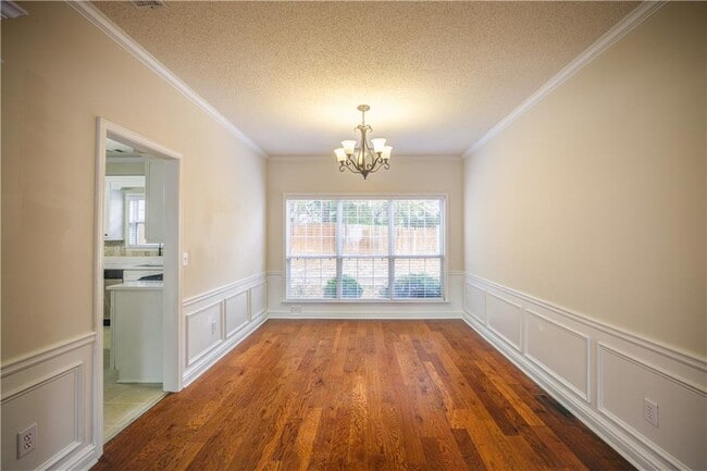 Building Photo - 1060 Lyndhurst Way