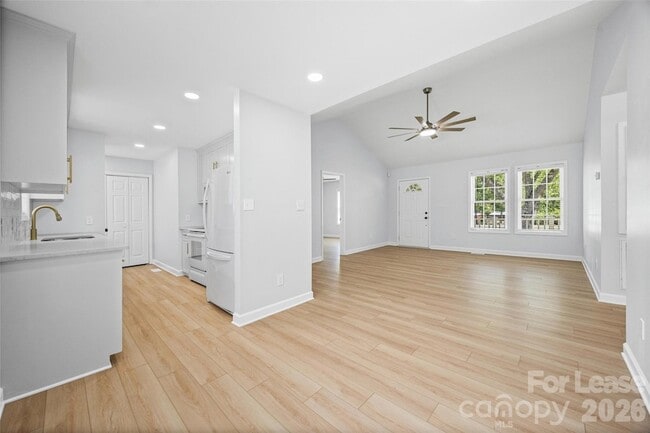 Building Photo - 425 Griggs Rd