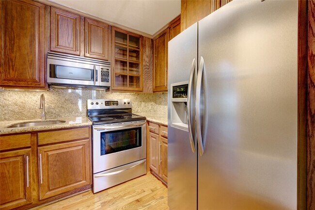 Building Photo - 2023 Gentryside Dr