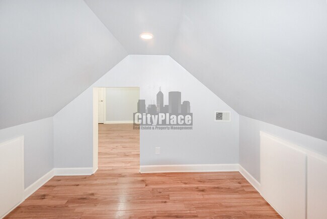 Building Photo - 4440 Valley Trace Dr