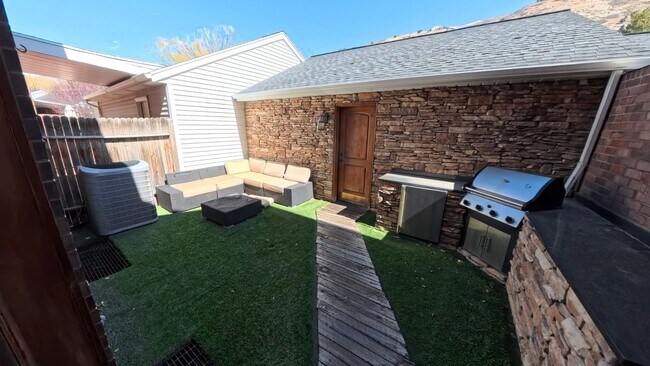 Building Photo - Ivy Lane Townhome | Provo