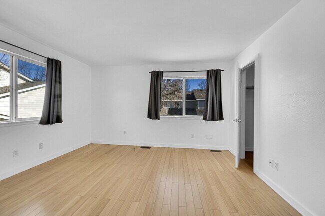 Building Photo - $2,295.95, 3-bed, 3-bath, located in Longmont with a washer and dryer and $300 off the first mont...