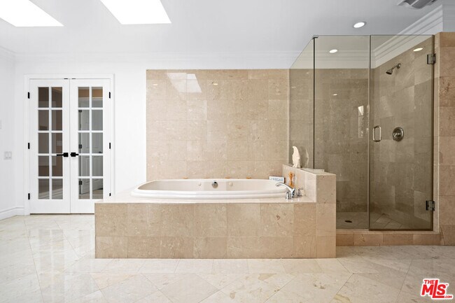 Building Photo - 2563 Hutton Dr
