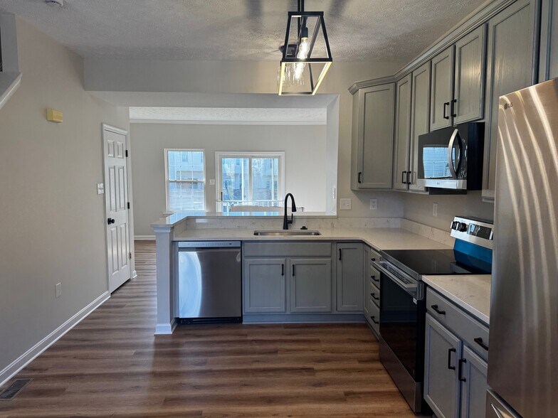 Building Photo - 607 Emmy Dee Dr