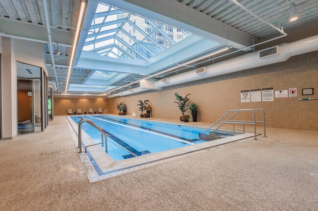 Building Photo - 222 N Columbus Dr