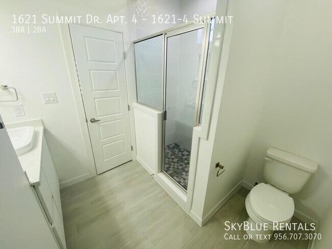 Building Photo - 1621 W Smt Dr
