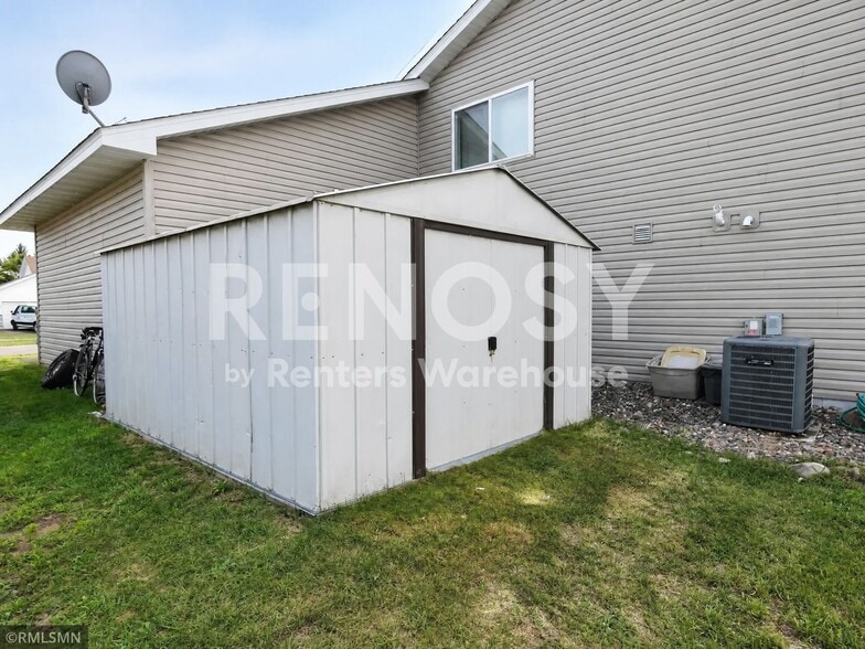 Building Photo - 502 Horseshoe Ln