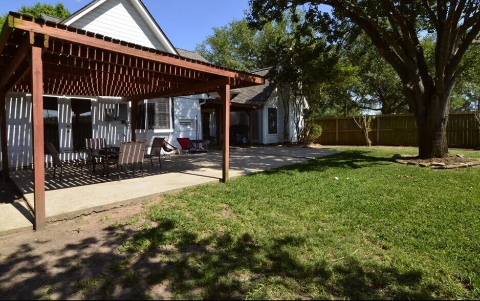 Building Photo - 2922 Double Lake Dr