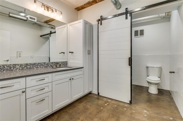 Building Photo - 4330 N Central Expy