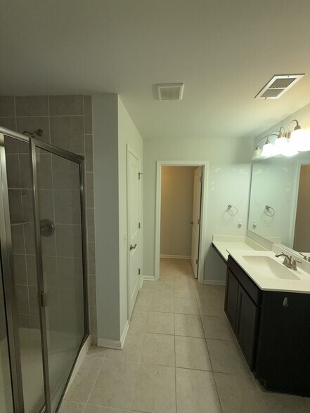 Master bathroom - 3071 Conservancy Ln