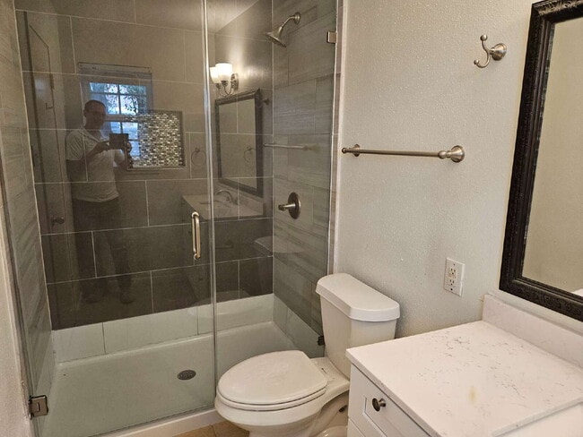 Building Photo - Fully Remodeled 3 Bed Home Near Galleria & Memorial Park - Utilities Included