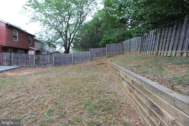Building Photo - 207 Hampshire Rd