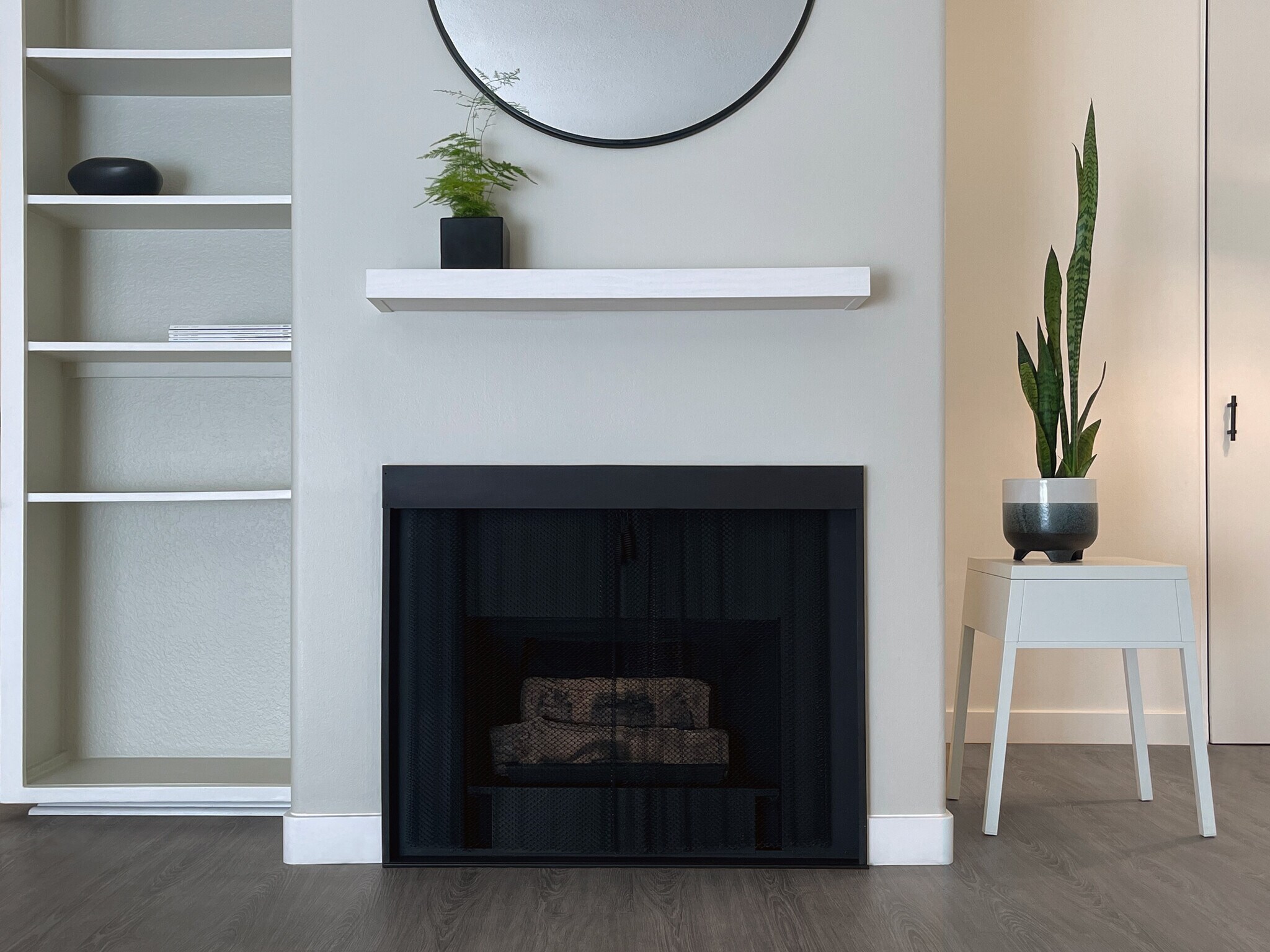 Cozy, gas fireplace - 9047 Langdon Ave