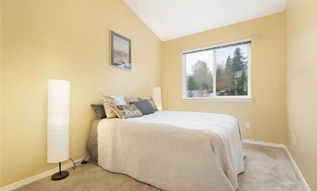 Building Photo - Bright & Renovated 3-Bed Condo in Northshore Summit