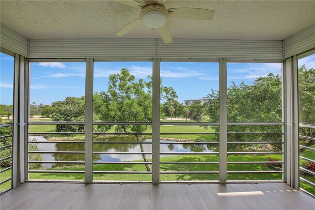 Building Photo - 4015 W Palm Aire Dr