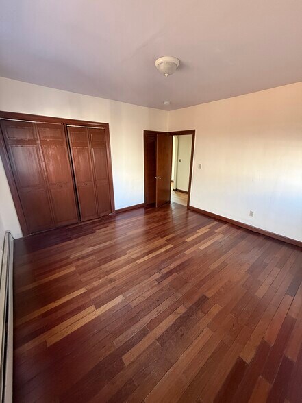 Building Photo - 569 Main St