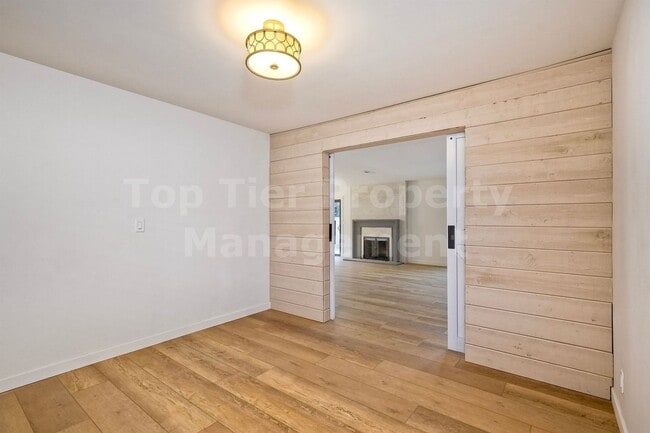 Building Photo - ***Completely Remodeled 3 bed+ Bonus Room,...