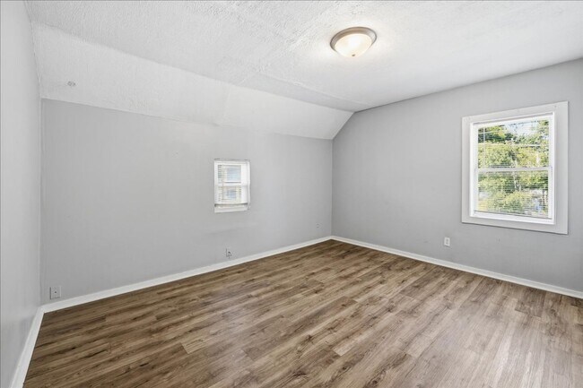 Building Photo - 453-453 S Keystone Ave
