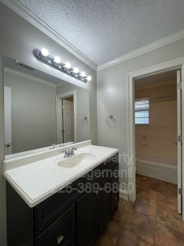 Building Photo - 275 W Chalfont Dr