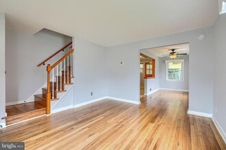 Building Photo - 7114 Greenwood Ave