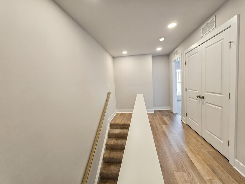 Building Photo - 305 Frederick Way