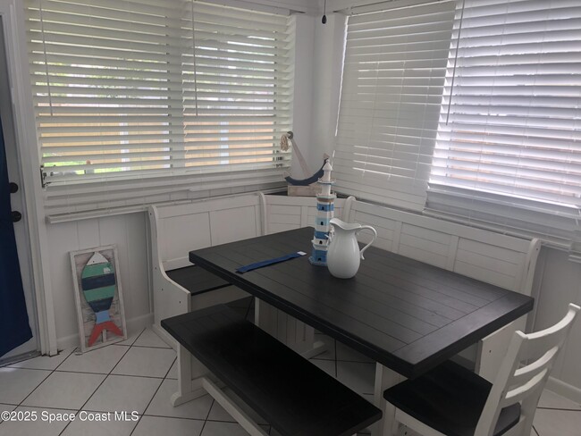 Building Photo - 325 Bellaire Dr