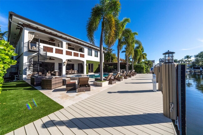 Building Photo - 2430 Castilla Isle