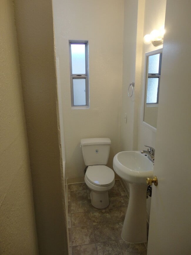 Building Photo - Two Bedroom One Bath Cottage with Hardwood Floors and Patio! Move in Special $1000 off 1st Month'...