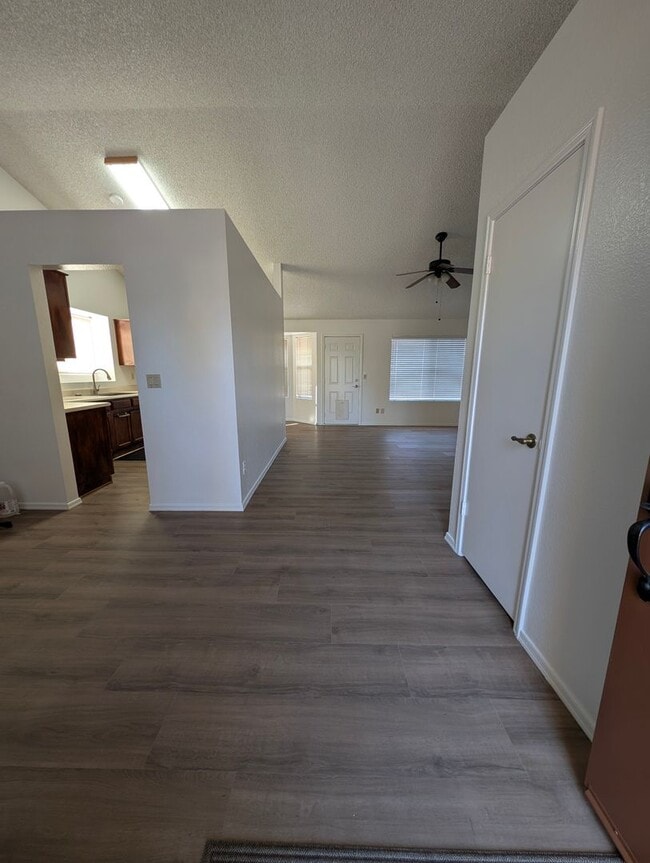 Building Photo - AVAILABLE NOW IN KYRENE AREA OF CHANDLER!!!
