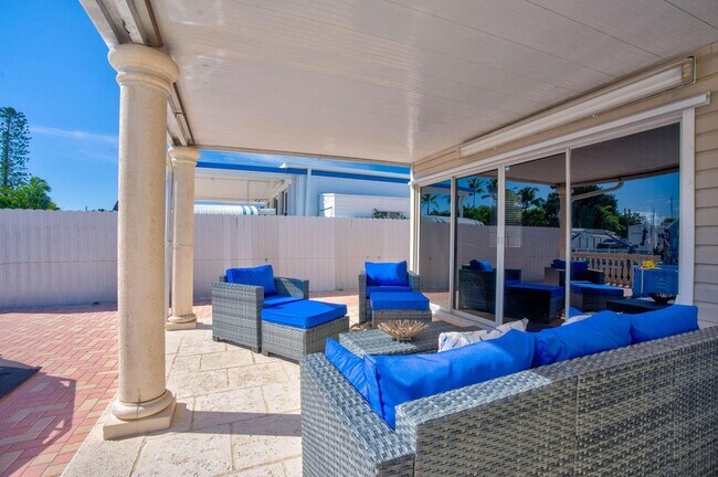 Building Photo - 136 Sable Palm Ln