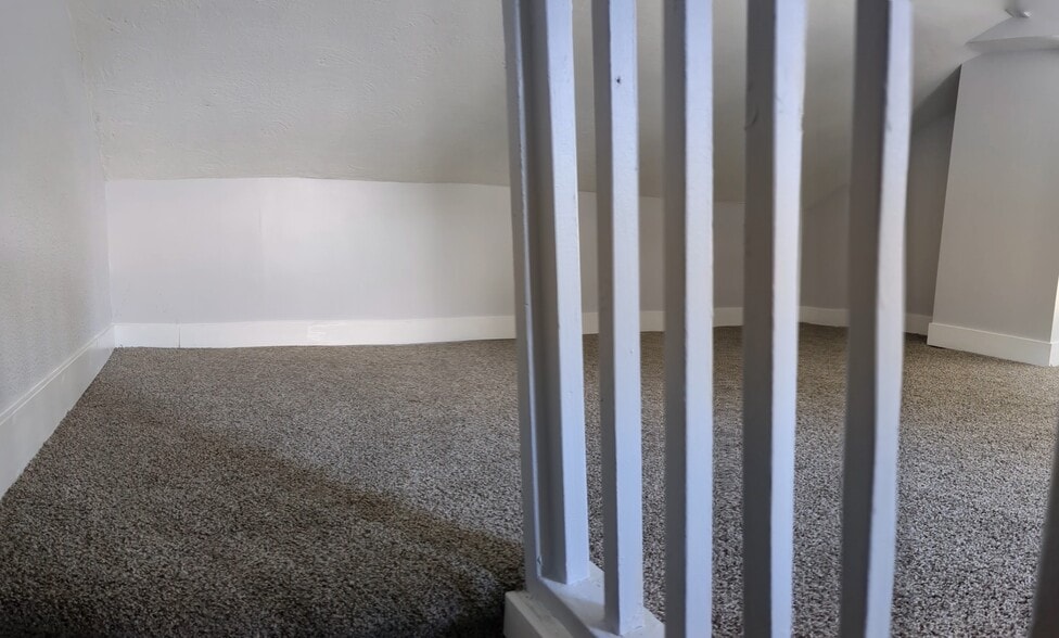 Third floor bedroom - 520 E Miner St