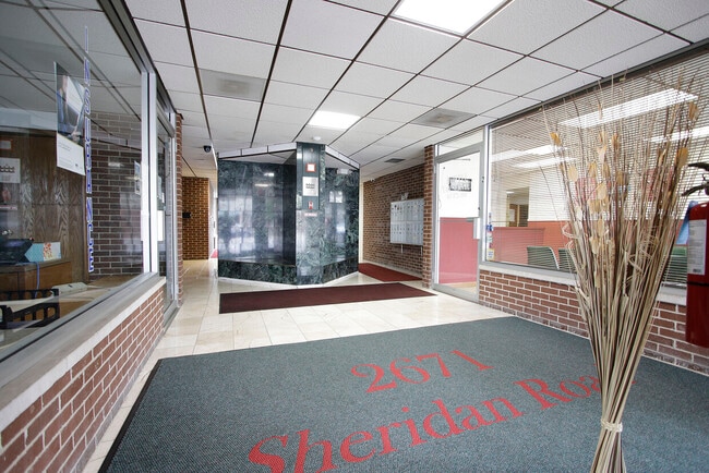 Entrance to mailboxes - 2671 Sheridan Road