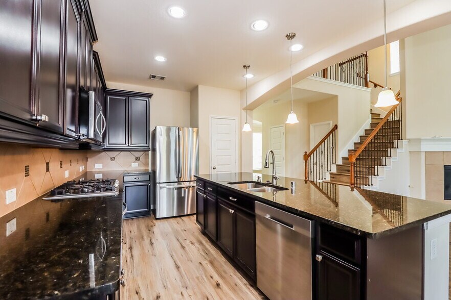 Building Photo - 6934 Jenny Lake Dr