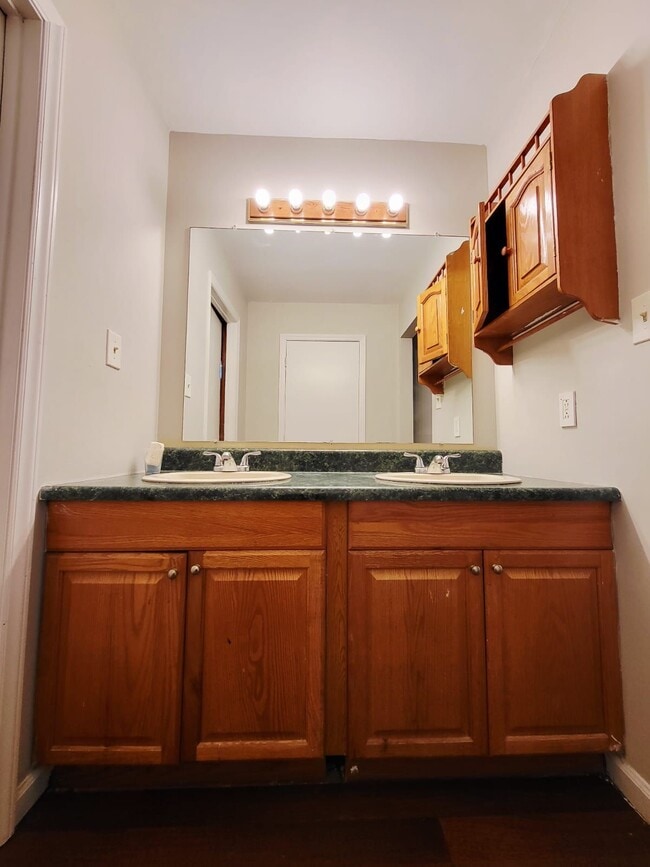 Building Photo - 4715 Cricklewood Ln