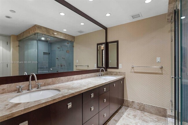 Building Photo - 19500 Turnberry Way