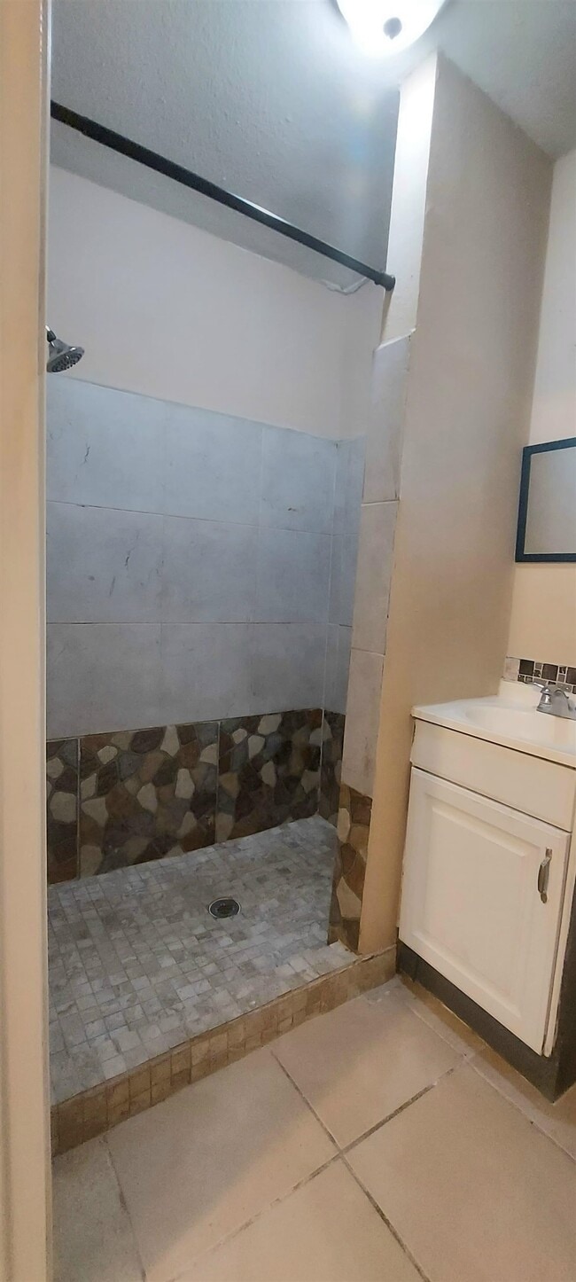 Building Photo - 207 Arco Iris Road