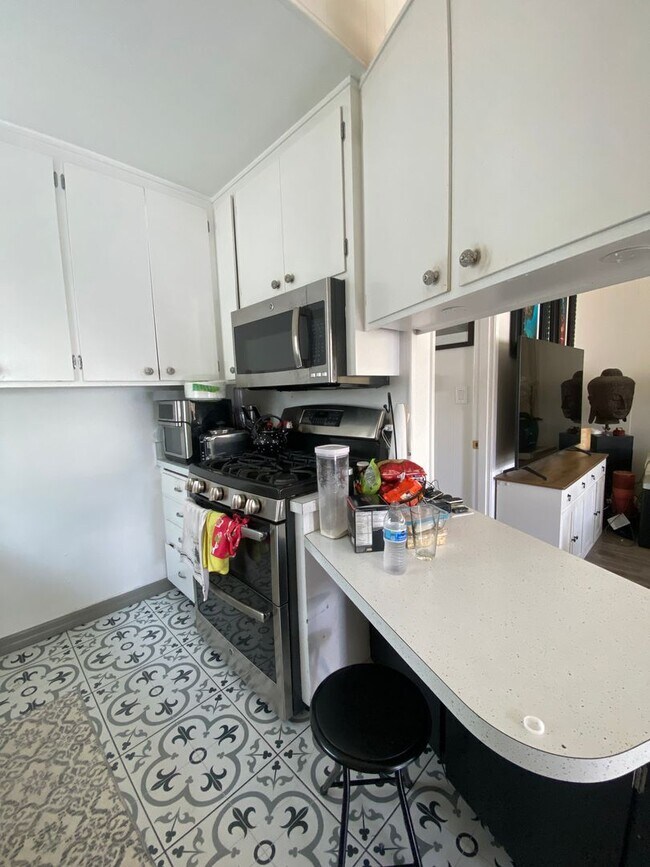 Building Photo - 415 1/2 Ocean Avenue