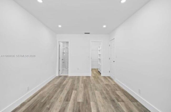 Building Photo - 816 N Golf Dr