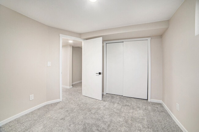 Building Photo - 720 W Washington St