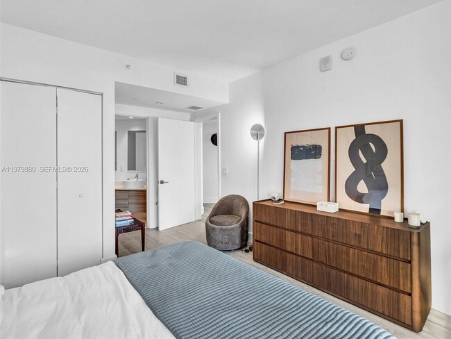 Building Photo - 121 NE 34th St