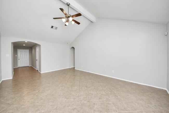 Building Photo - 21823 Wildcroft Dr