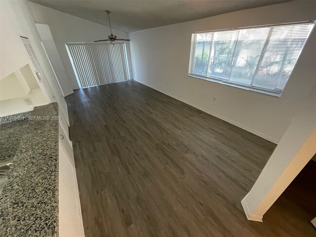 Building Photo - 14208 Glenmoor Dr