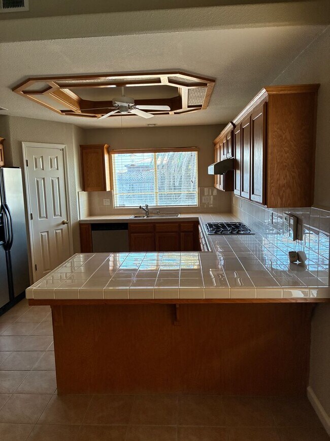 Building Photo - 3 Bedroom 2 Bath Home