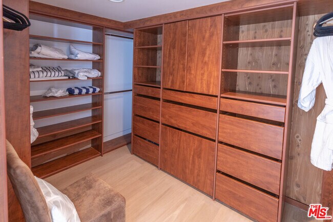 Building Photo - 27102 Malibu Cove Colony Dr