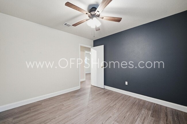 Building Photo - 127 Judith Dr