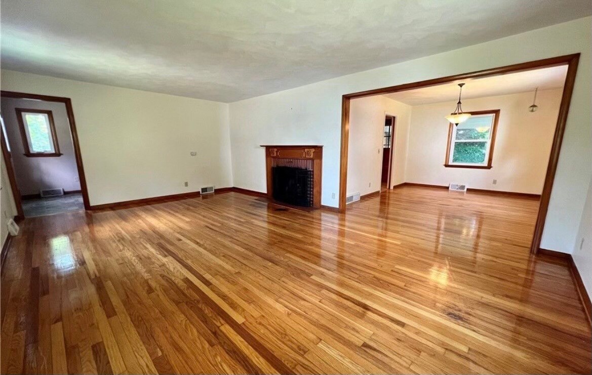 Building Photo - 4 Pinecrest Dr