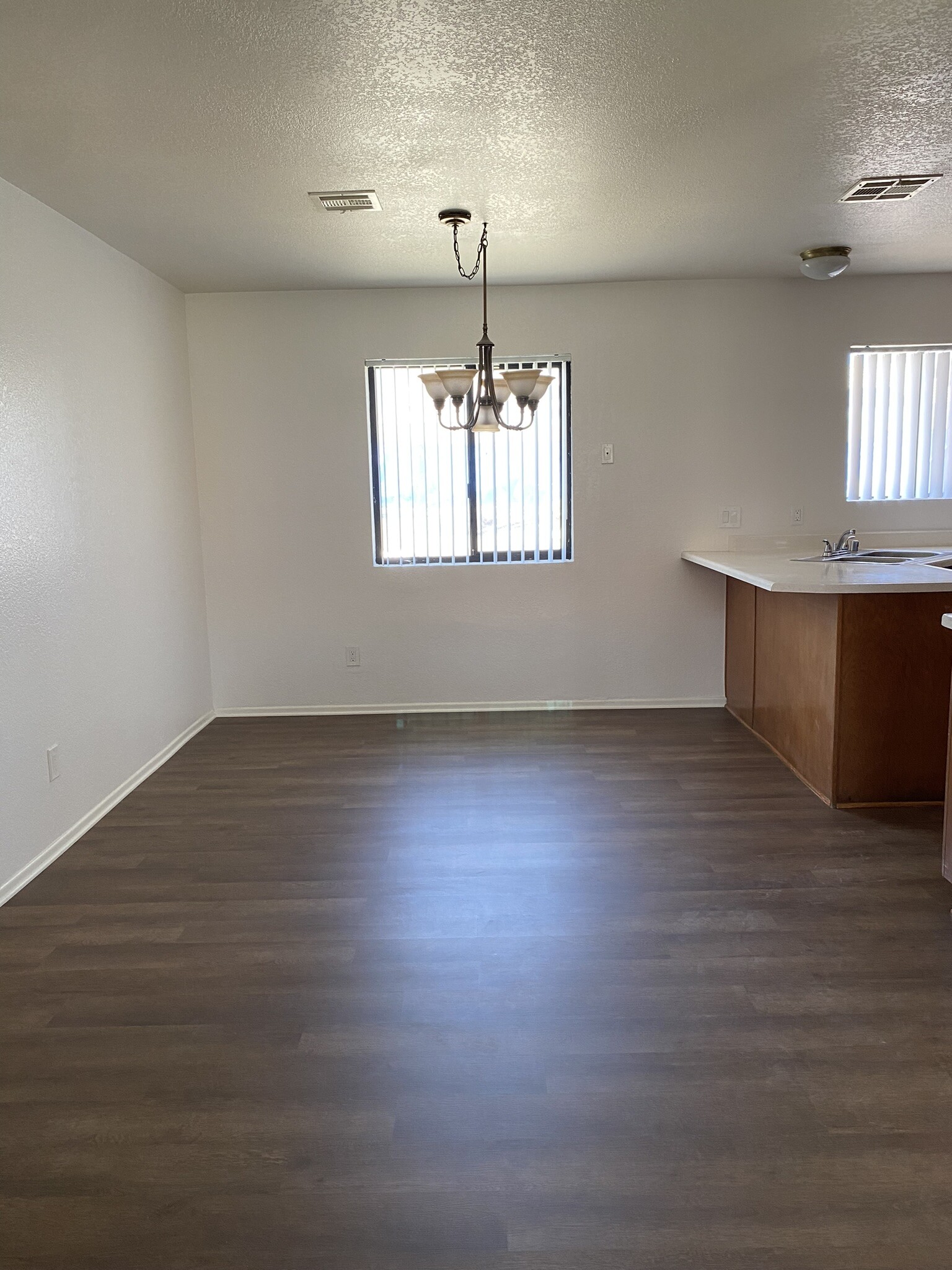 Dining room - 2039 Norloti St