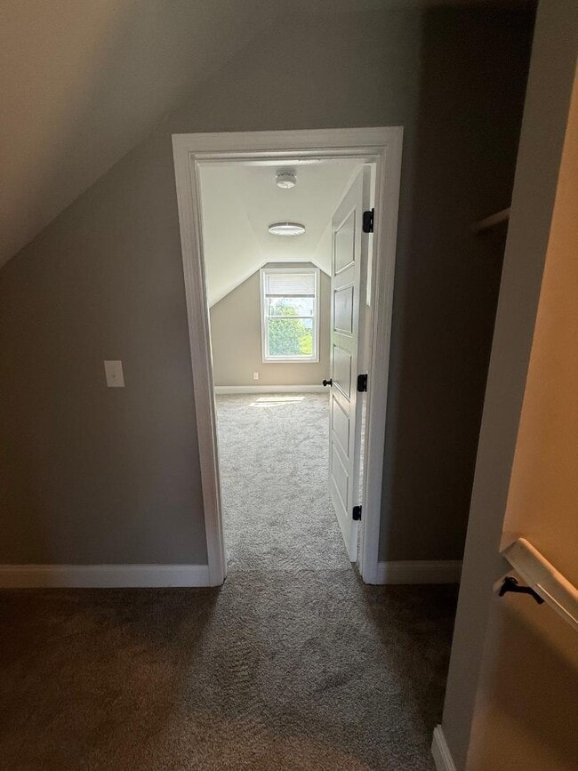Building Photo - 1012 Oak Hill Dr