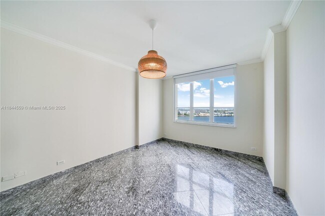 Building Photo - 888 Brickell Key Dr