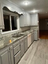 Building Photo - 34 N Elmhurst Ave